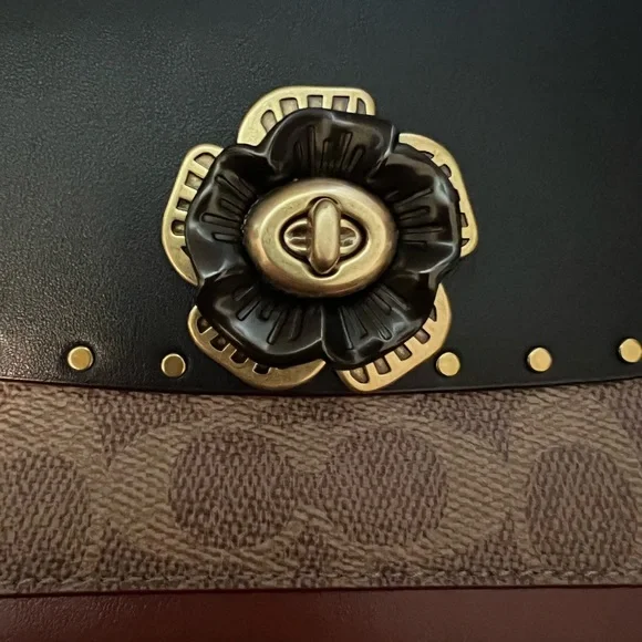 Authentic COACH Madison Handbag - Dust bag included - Picture 5 of 11